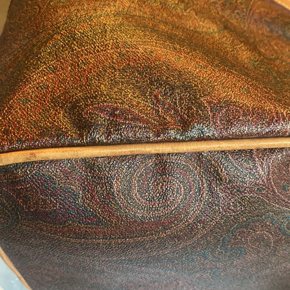 ETRO Duffle bag w/ luggage tag & lock and key. EUC! - Picture 10 of 17